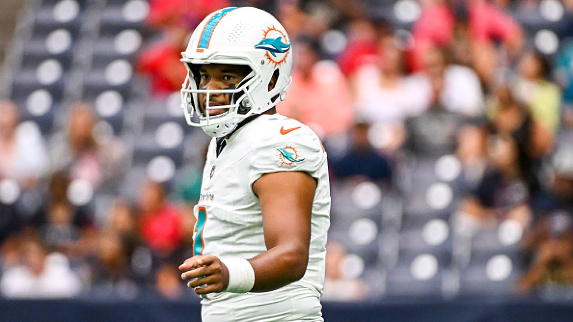 Dolphins QB Mike White in concussion protocol after preseason game vs.  Texans - North Shore News