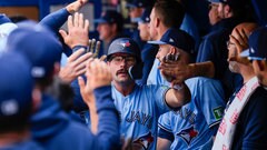 Catcher Alejandro Kirk leaves Blue Jays game after being hit by pitch 