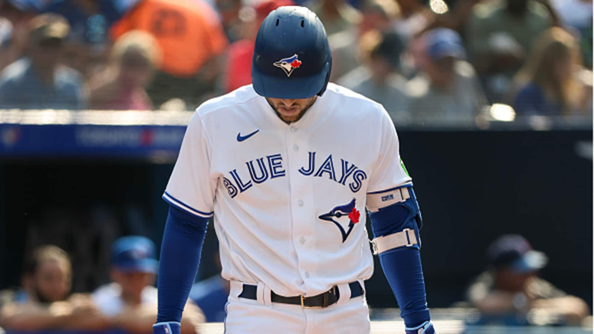 Schneider homers in first MLB at-bat to help Blue Jays beat Red