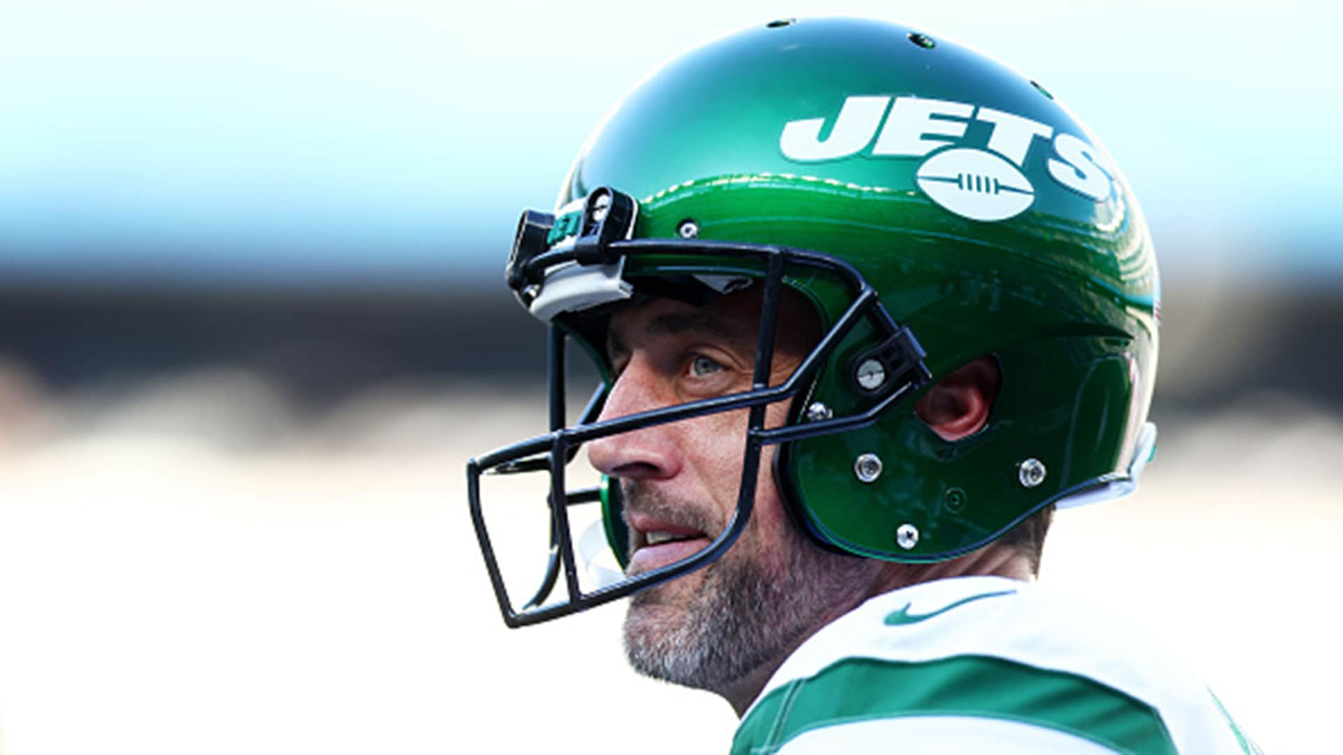 Rodgers hopes to help Jets add to 'lonely' Super Bowl trophy –