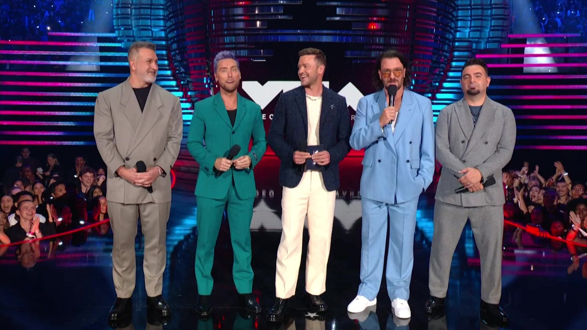 MTV VMA NSYNC Reunites To Present Best Pop
