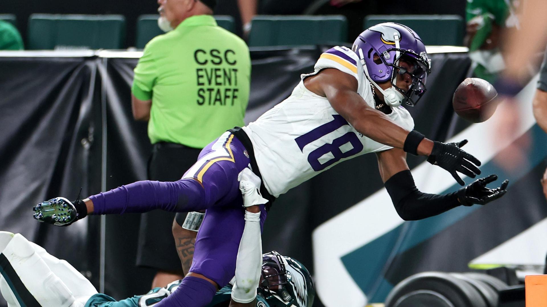 Jalen Hurts runs for 2 TDs, throws for a score; Eagles hold off  fumble-prone Vikings 34-28