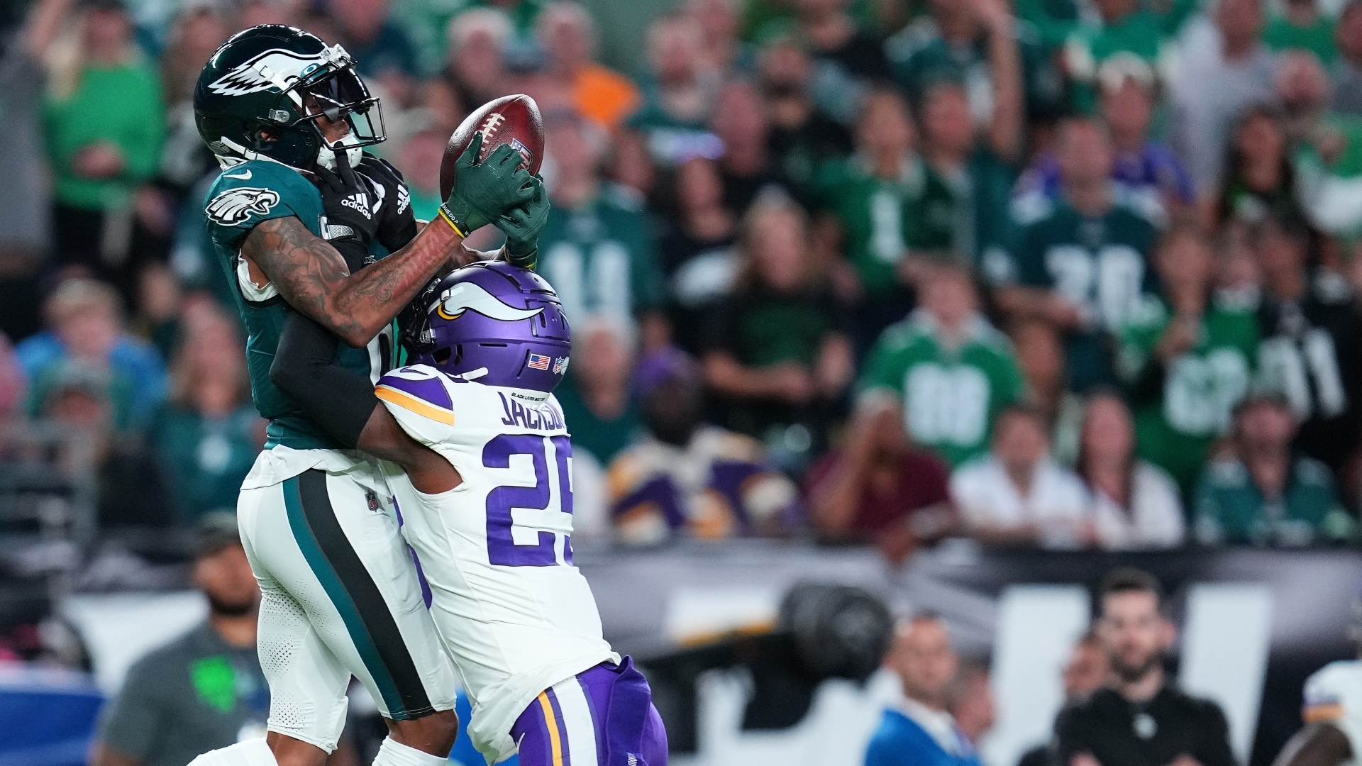 Jalen Hurts powers Eagles to victory over turnover-prone Vikings