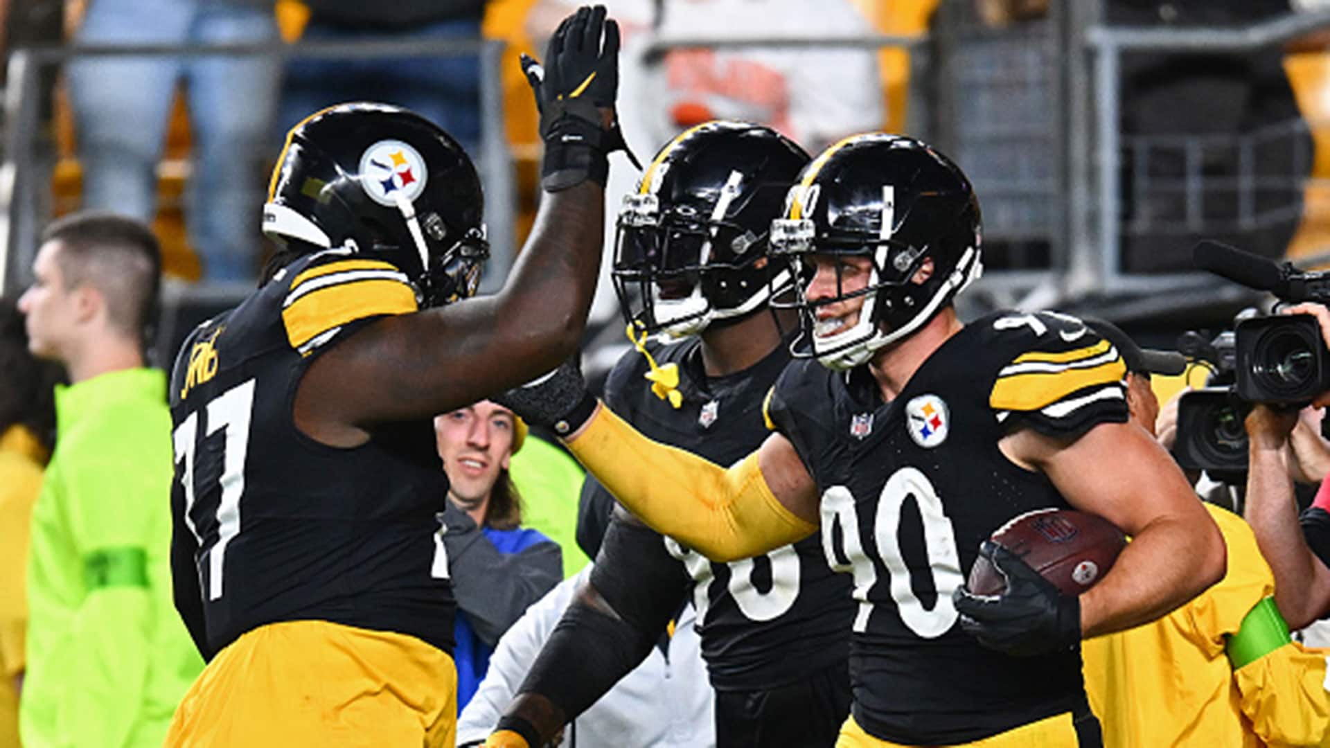 T.J. Watt's scoop-and-score lifts Steelers past Browns 26-22 as Cleveland  loses Nick Chubb to injury