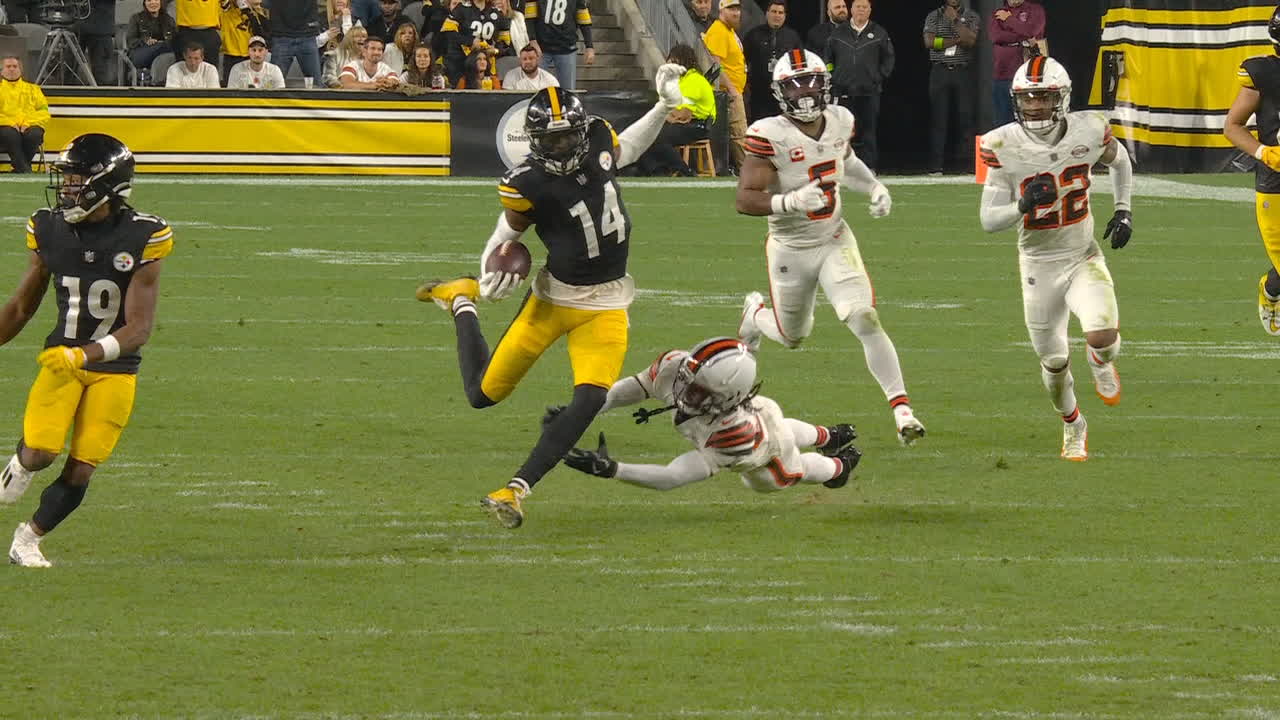 T.J. Watt's scoop-and-score lifts Steelers past Browns 26-22;Cleveland  loses Nick Chubb to injury