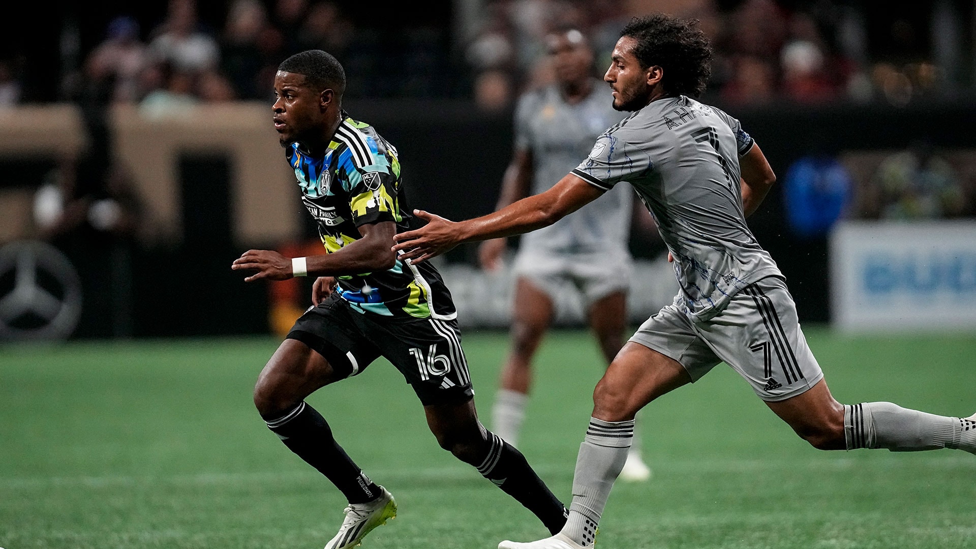 Almada leads Atlanta United into postseason with 4-1 victory over