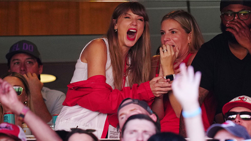 Must See: Taylor Swift screams in celebration at Kelce's touchdown catch
