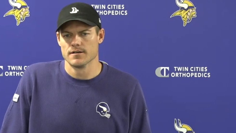 Vikings coach threatens benching over turnover issues