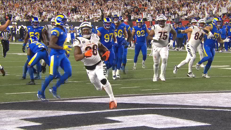 Bengals go up on Joe Mixon's 14-yard TD run
