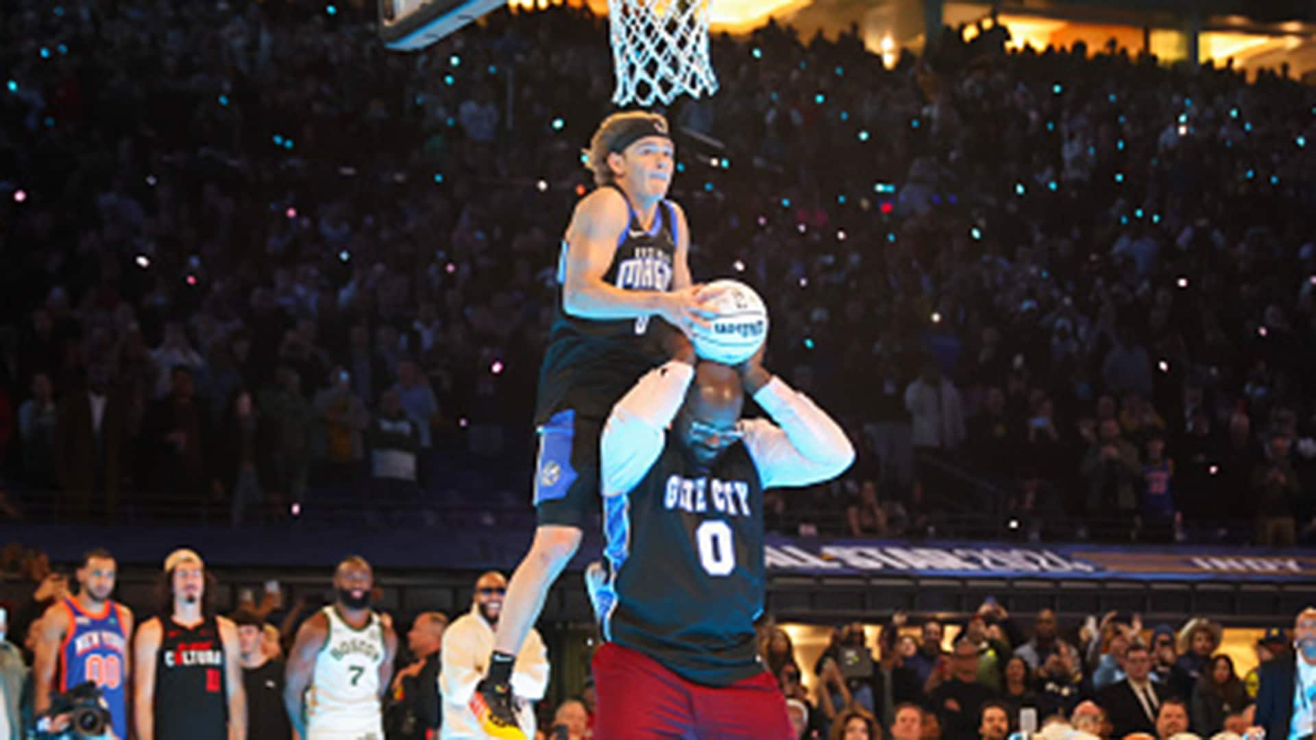 McClung wins second straight slam dunk contest