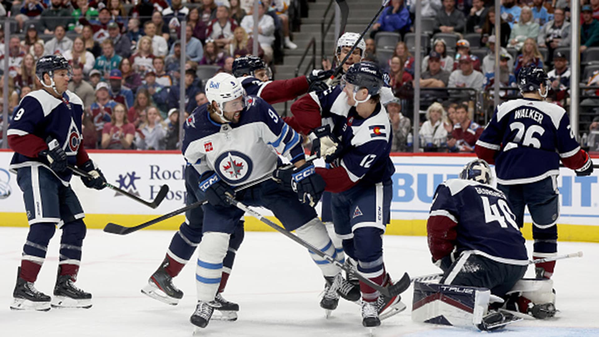 Who has the edge in the first round between the Jets and the Avalanche?