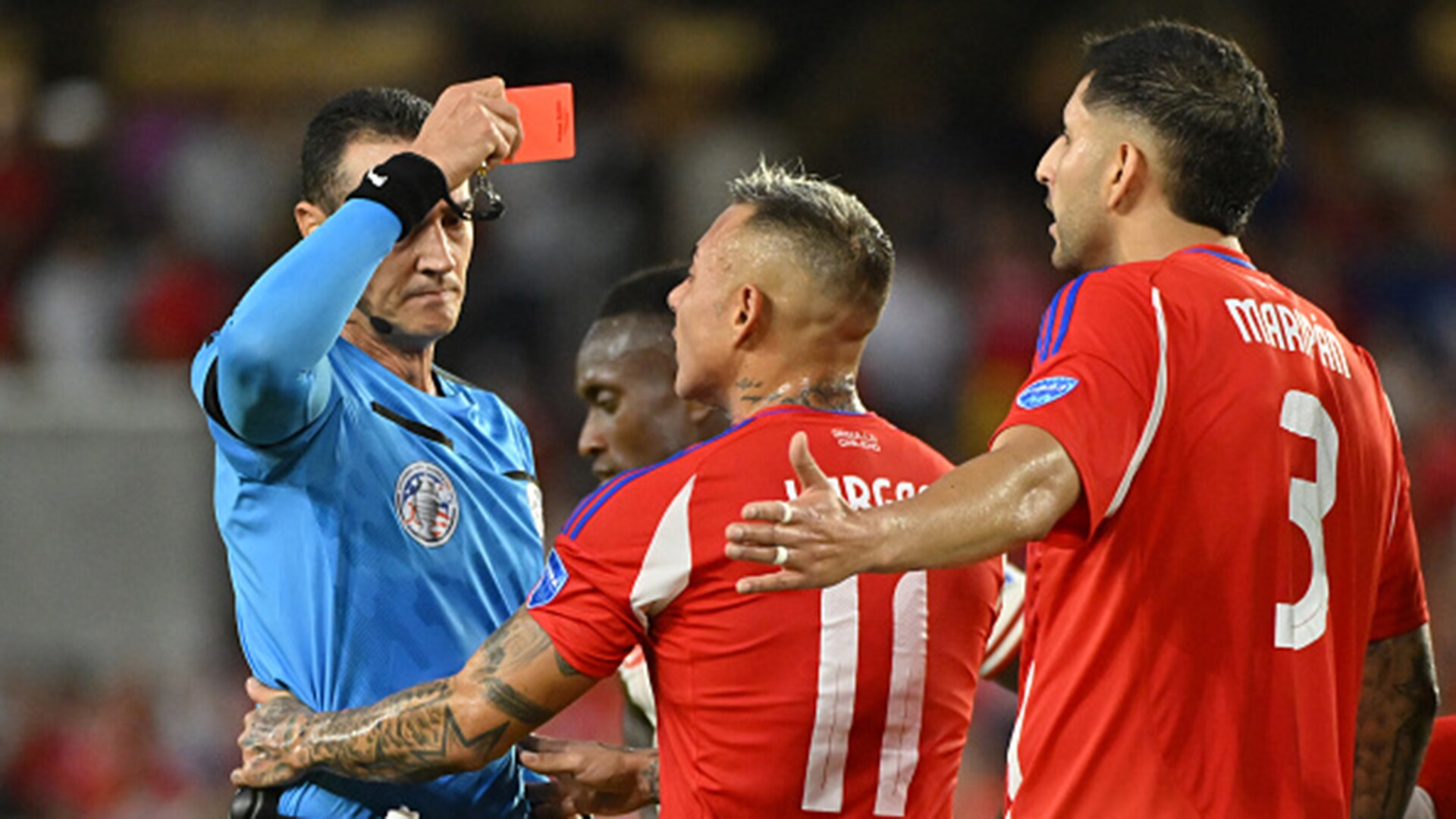 Chile's Suazo sent off with second yellow early against Canada