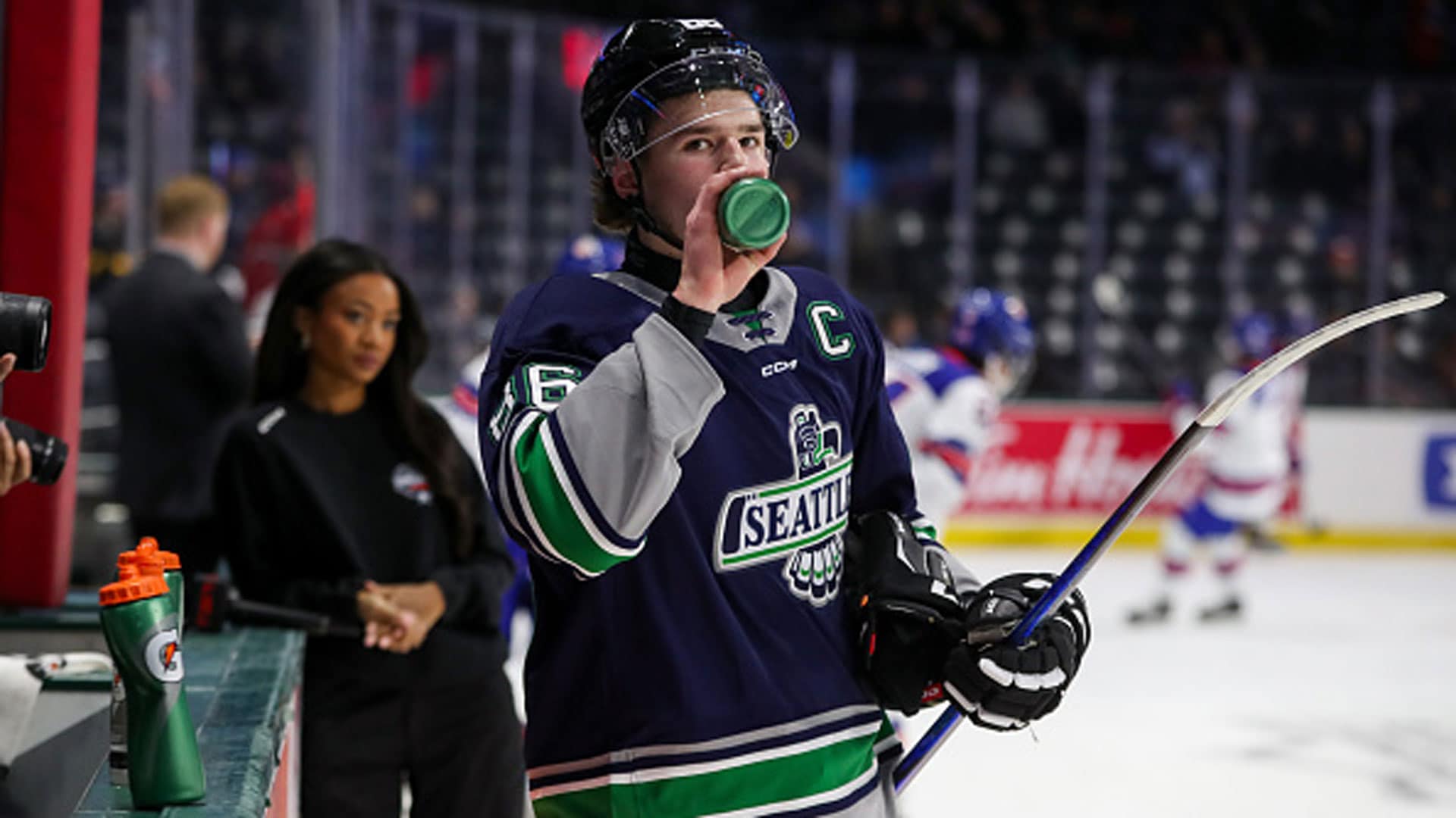 images2.9c9media.comimage_asset2025_6_27_004f220...