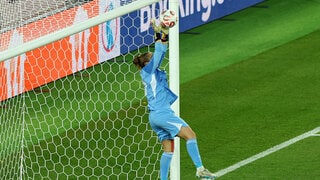 Must See: Coll makes back-to-back saves in stoppage time to deny the game-winner